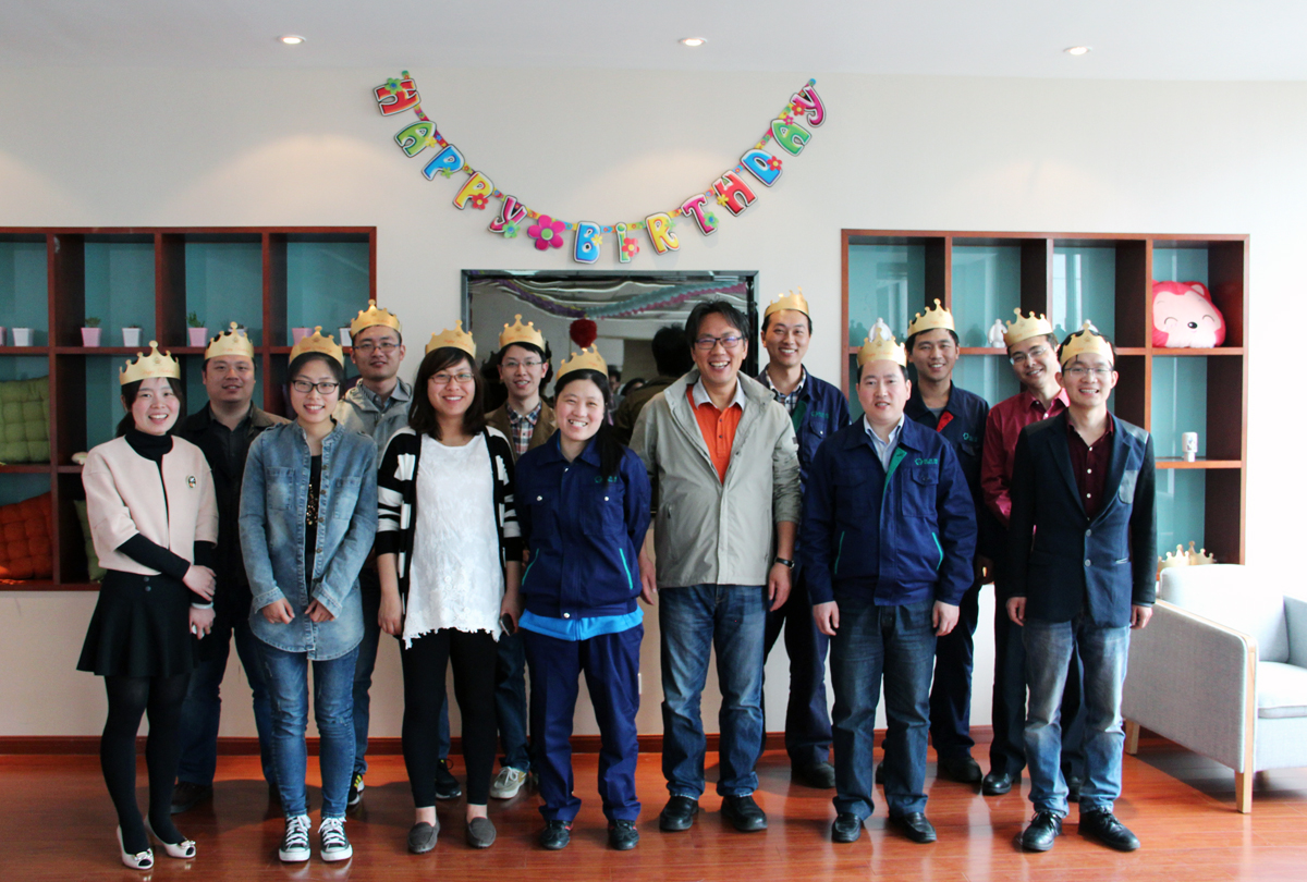 董事長為當(dāng)月生日員工舉辦生日會